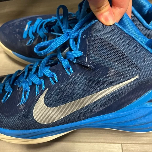 Authentic Nike Hyperdunk - Picture 2 of 6